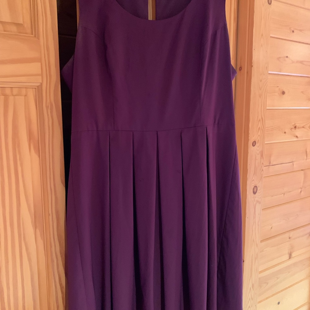 Dress with scallop bottom